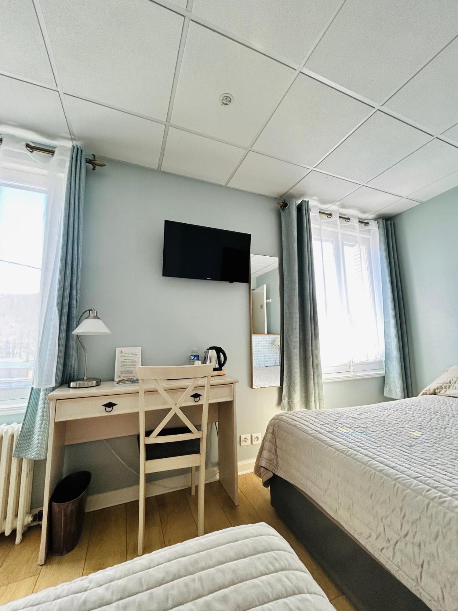 Logis Hotel L'Ayguelade Bielle ภายนอก รูปภาพ