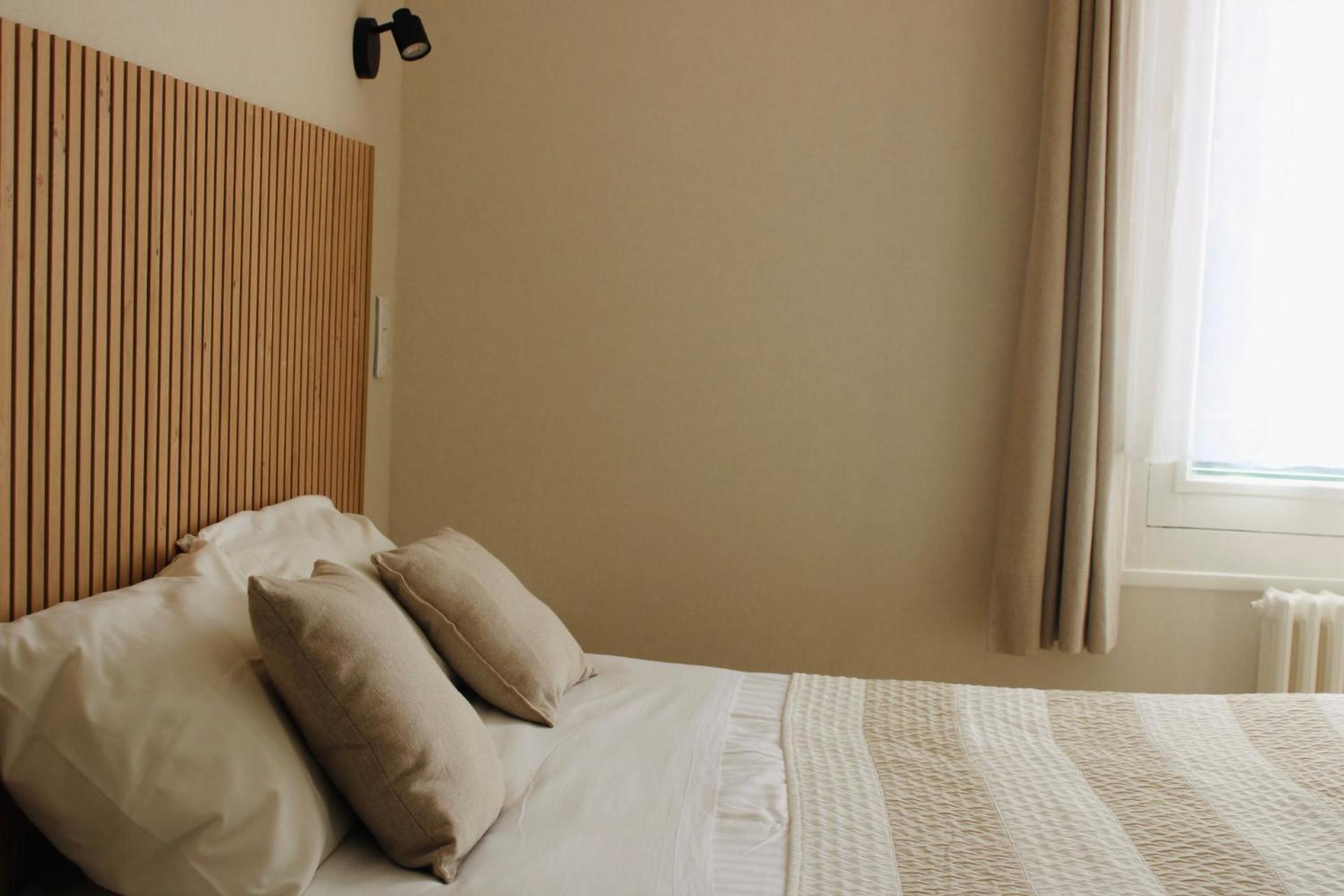 Logis Hotel L'Ayguelade Bielle ภายนอก รูปภาพ