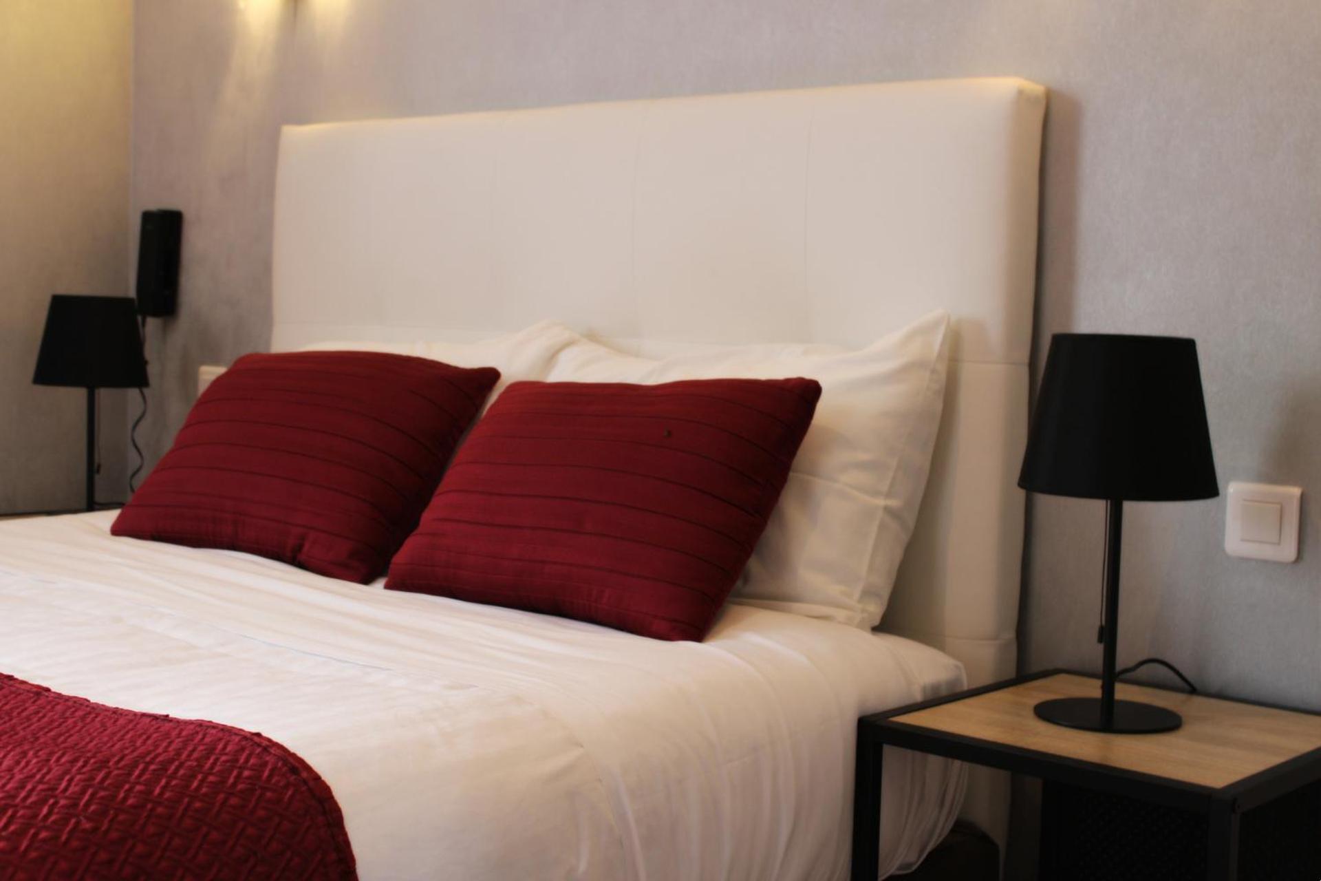 Logis Hotel L'Ayguelade Bielle ภายนอก รูปภาพ