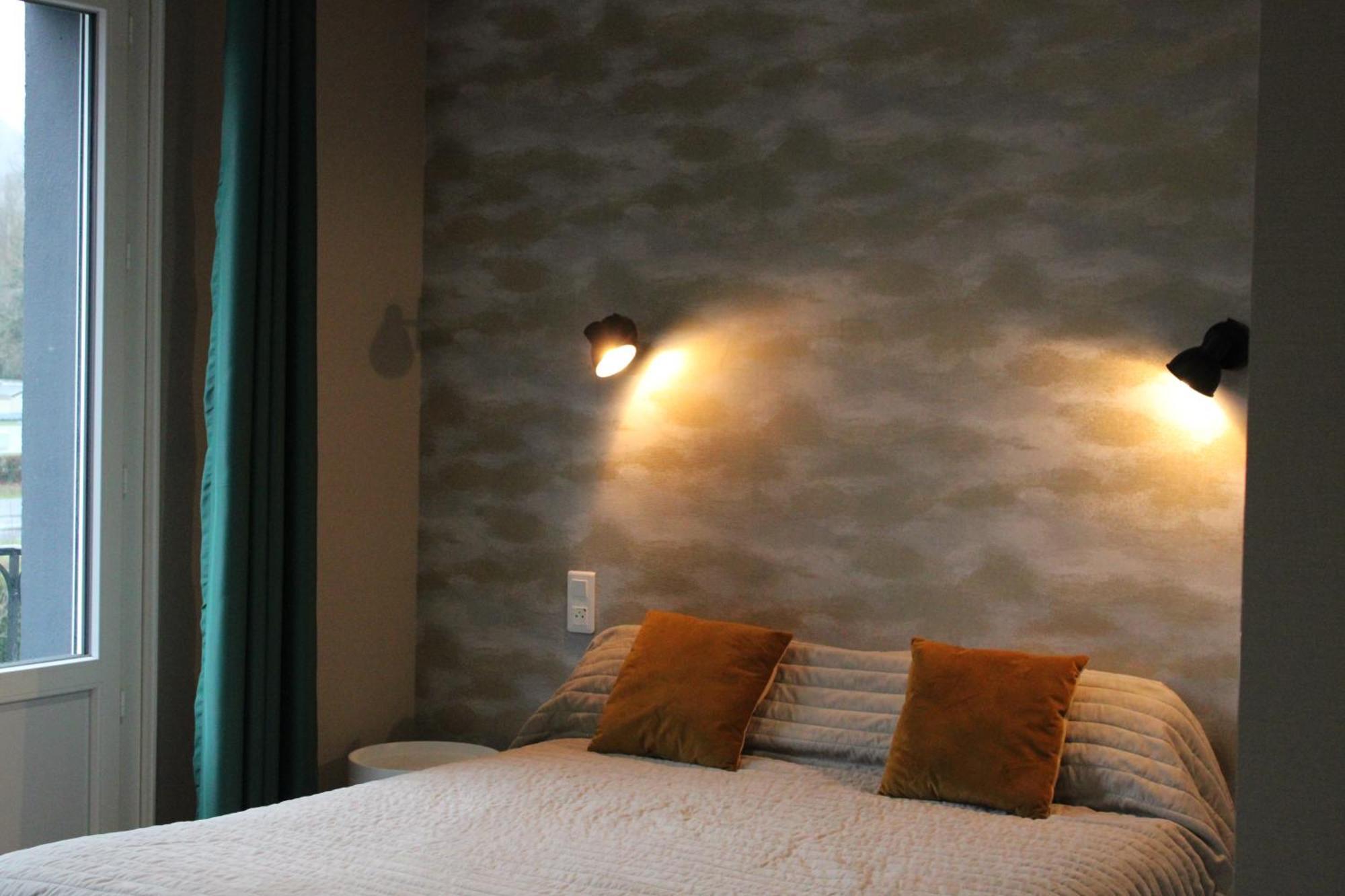 Logis Hotel L'Ayguelade Bielle ภายนอก รูปภาพ