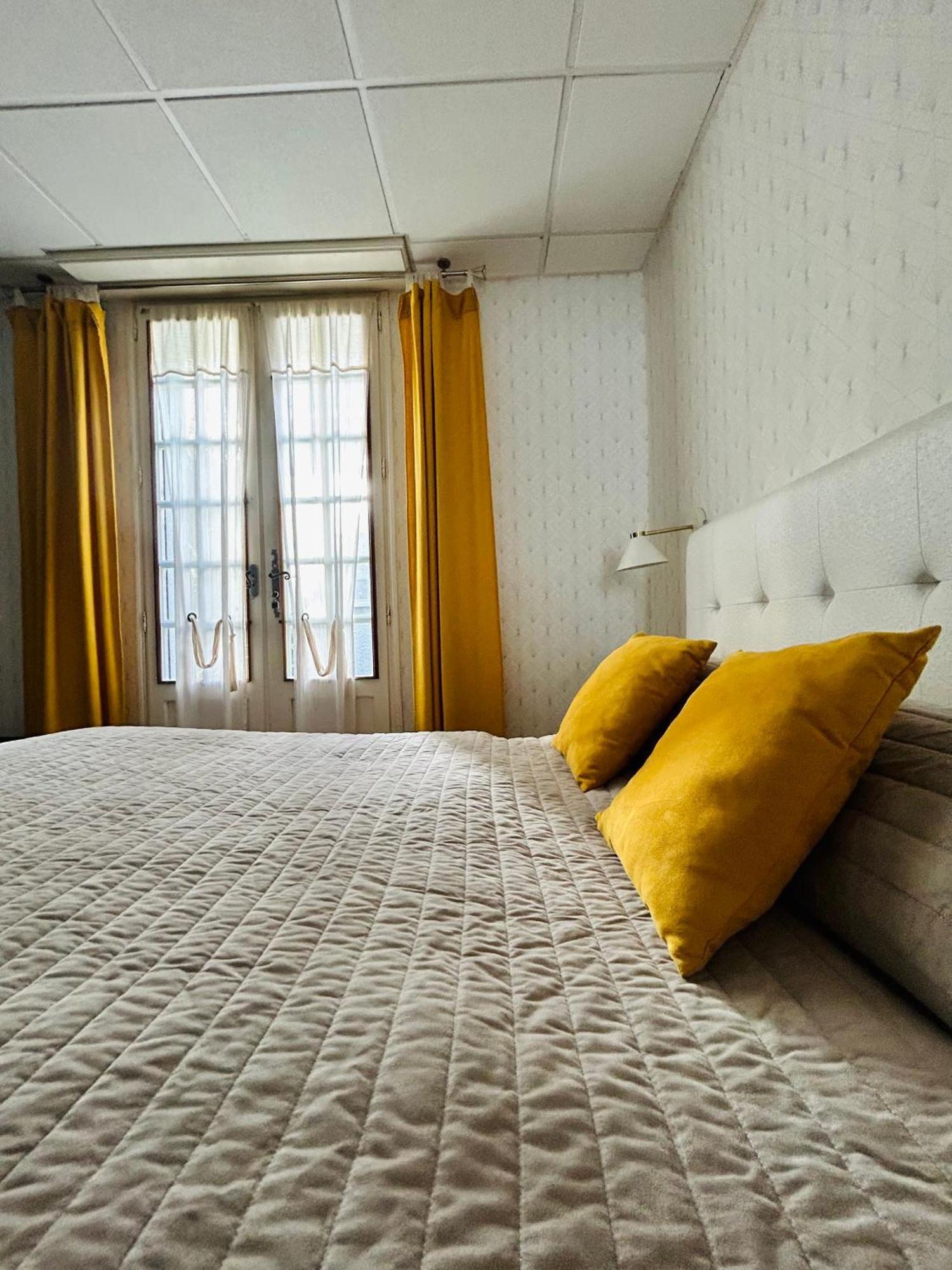 Logis Hotel L'Ayguelade Bielle ภายนอก รูปภาพ