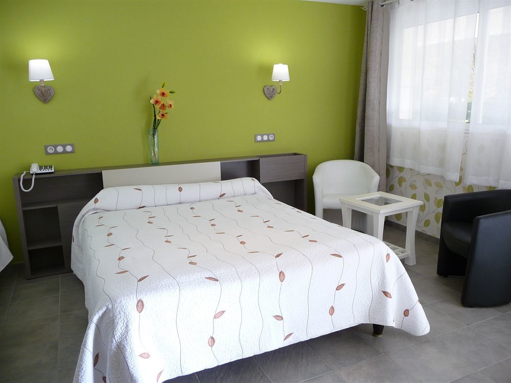 Logis Hotel L'Ayguelade Bielle ภายนอก รูปภาพ