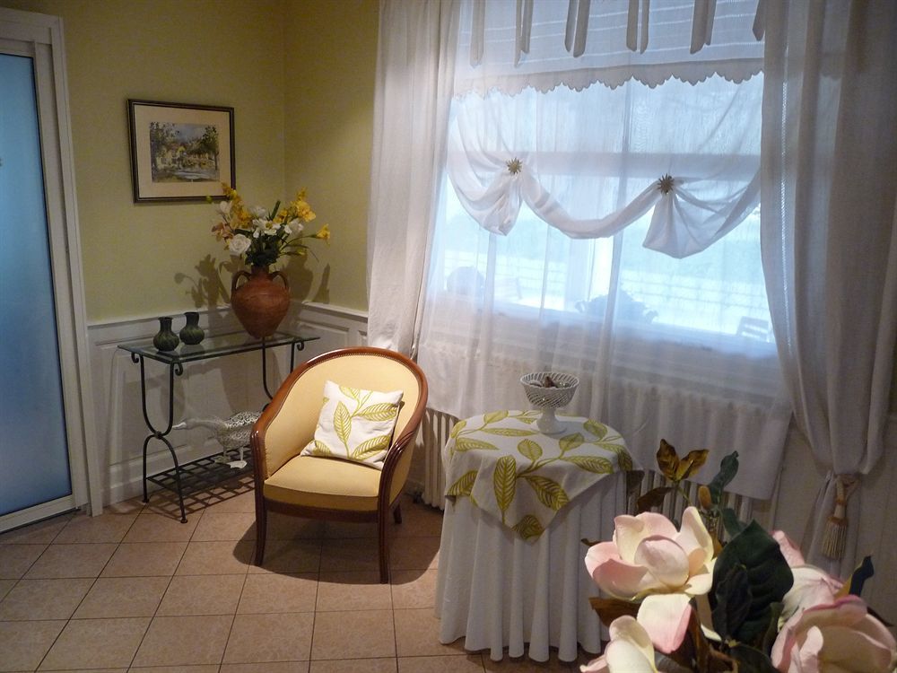 Logis Hotel L'Ayguelade Bielle ภายนอก รูปภาพ