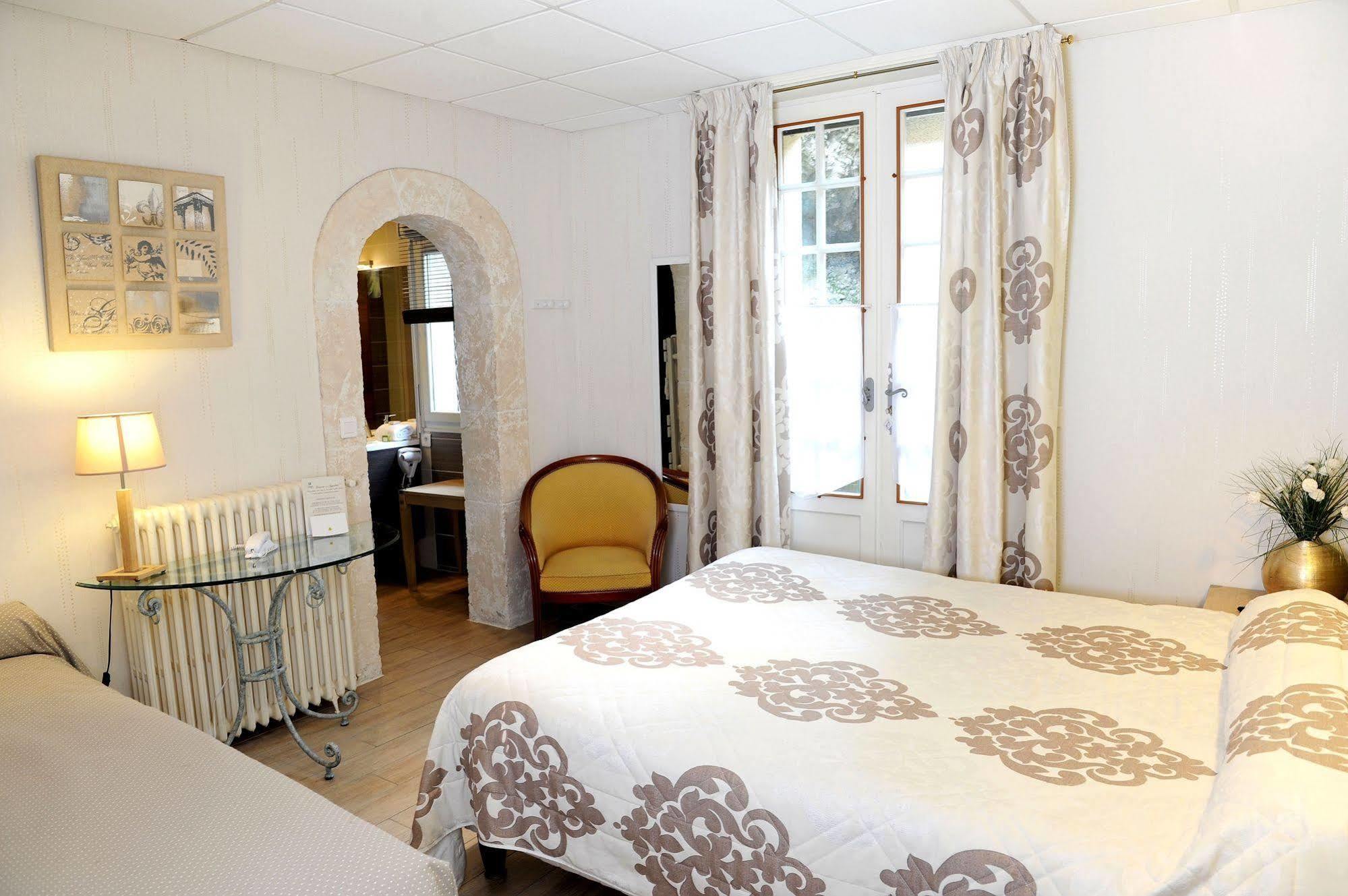 Logis Hotel L'Ayguelade Bielle ภายนอก รูปภาพ