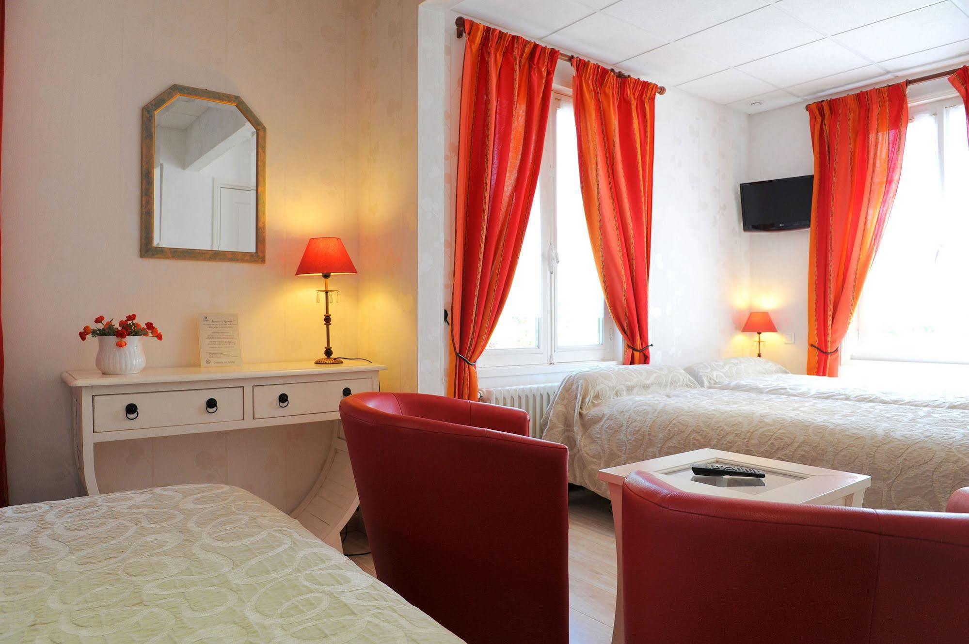 Logis Hotel L'Ayguelade Bielle ภายนอก รูปภาพ