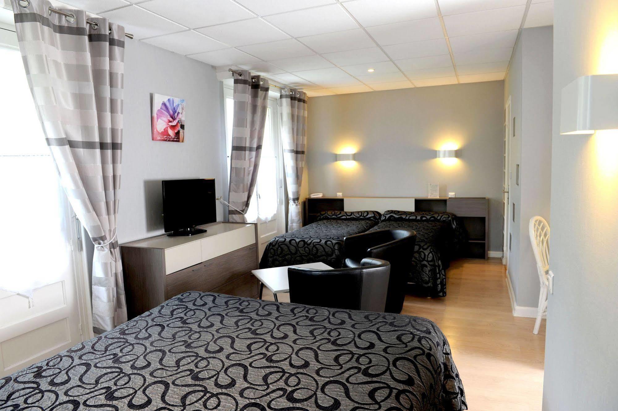 Logis Hotel L'Ayguelade Bielle ภายนอก รูปภาพ